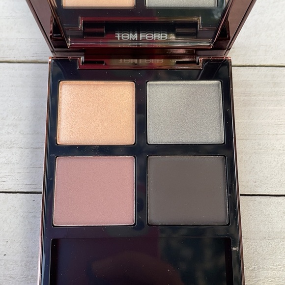 NIB Tom Ford Eyeshadow Quad in Supernouveau - Picture 4 of 4